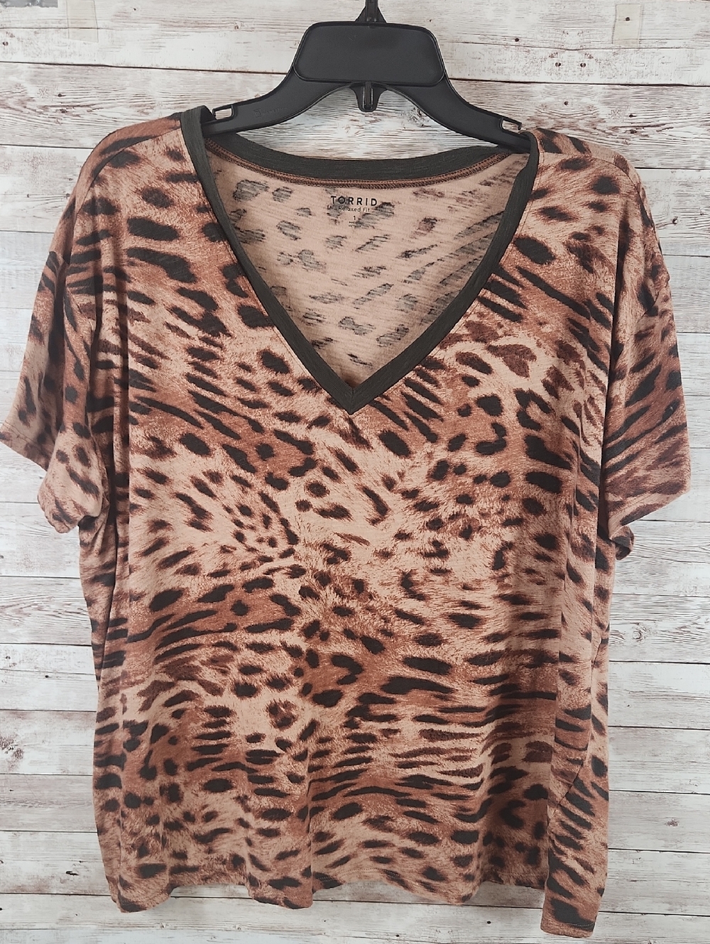 Torrid, Brown & Black V-Neck Leopard Print Top, Size 1 - Picture 2 of 7